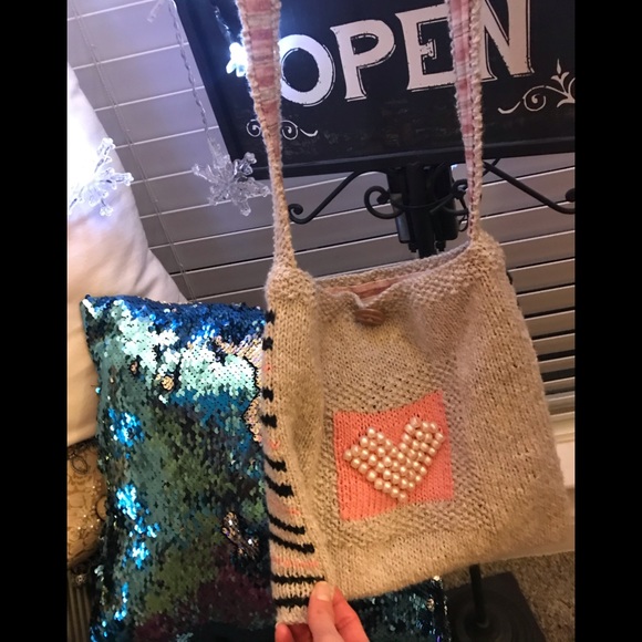 Unique bag and accessories (Hat, scarve, & purse) - Picture 2 of 12